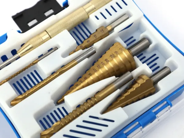 7-teiliges Stufenbohrer- und Sägezahnbohrer-Set