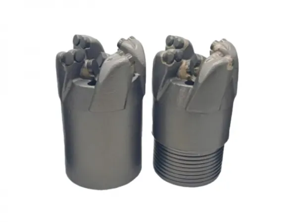 Spiralbohrer ohne Kern mit vier Flügeln