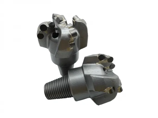 Vierflügel-Bogen-PDC-Meißel